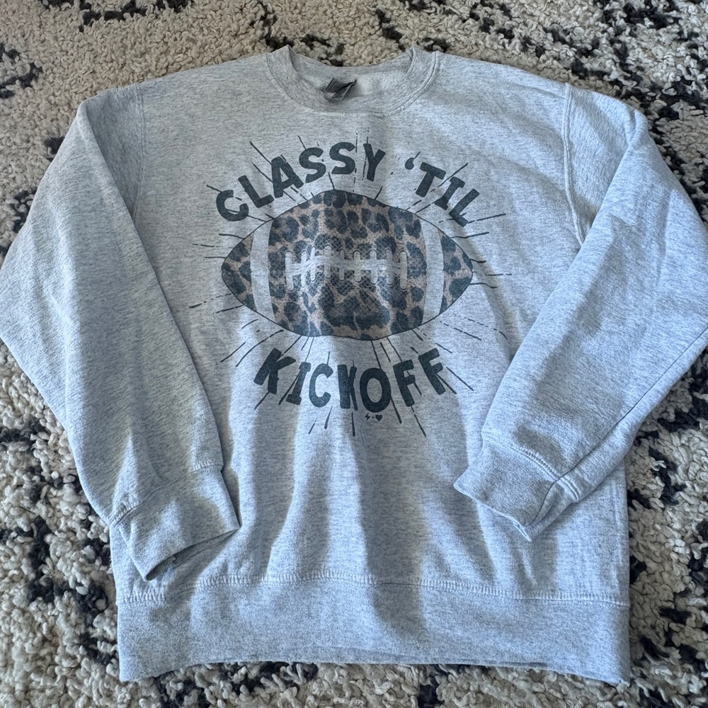 Classy til kickoff crew neck